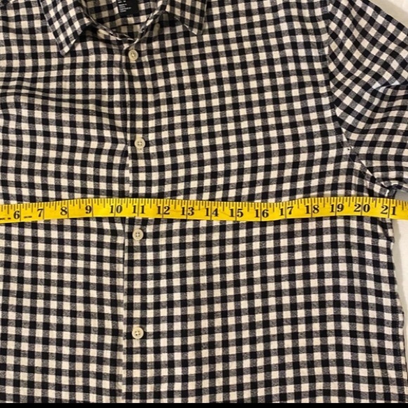 H&M Reg Fit Button Down Checkered Shirt
Size M - Picture 3 of 6